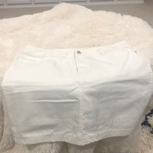 Whit Jean skort